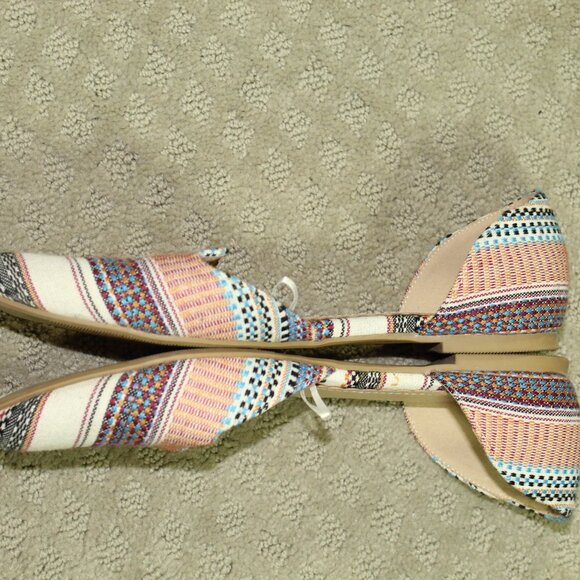 Restricted Women's 9 Multi-Color Woven Fabric Flat Shoes EUC! - Picture 3 of 6
